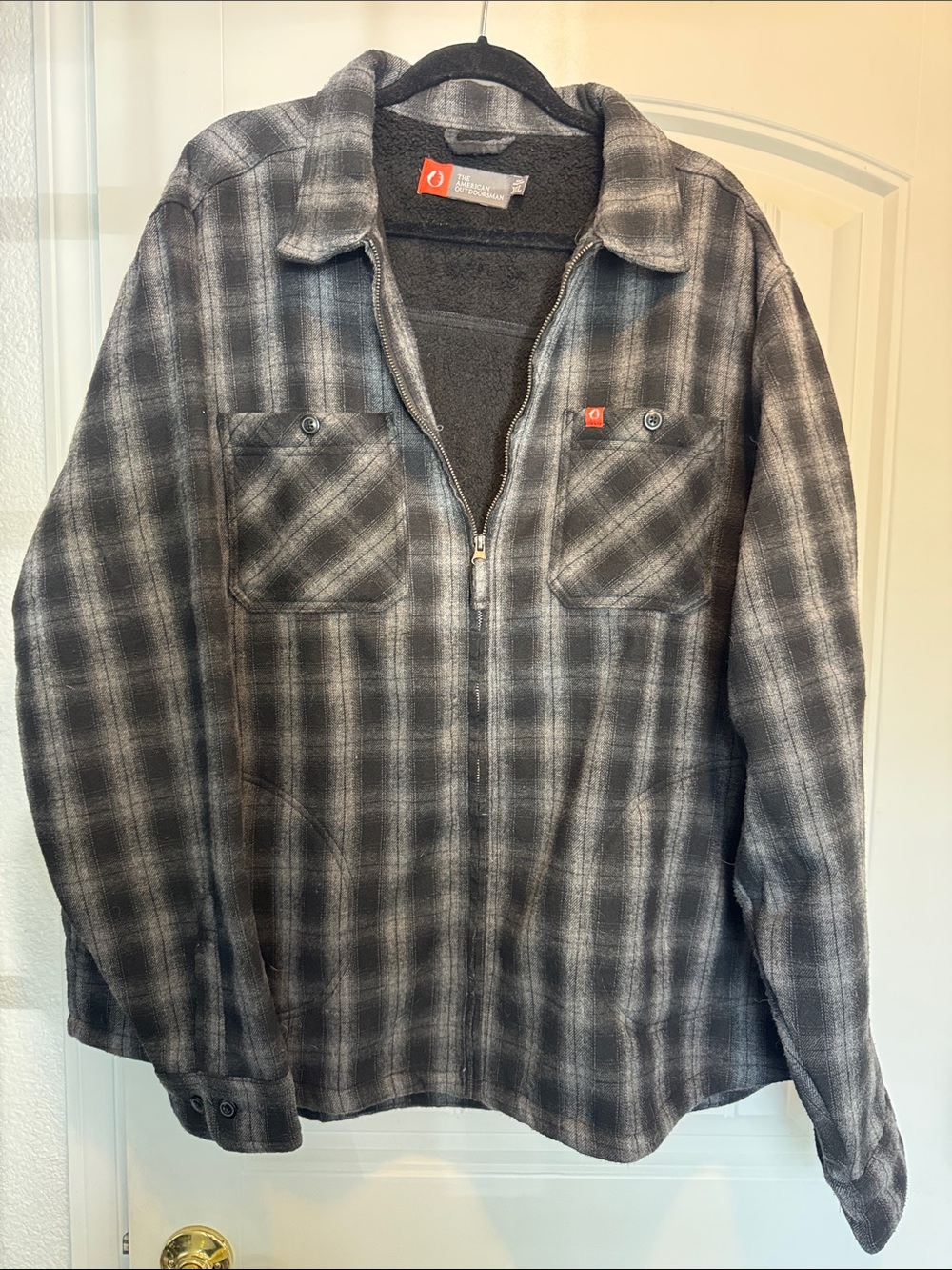 The American Outdoorsman Men’s Gray Plaid Zip-Up Shirt Jacket